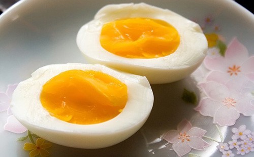 Trứng chứa đầy đủ các chất dinh dưỡng khỏe mạnh, đặc biệt là giàu protein rất tốt cho người bệnh phổi tắc nghẽn mạn tính