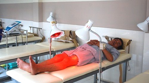 Viêm Cơ Lưng: Nguyên nhân, cách điều trị và phòng ngừa bệnh 3 Tia hồng ngoại là phương pháp hữu hiệu trong điều trị bệnh cơ xương khớp