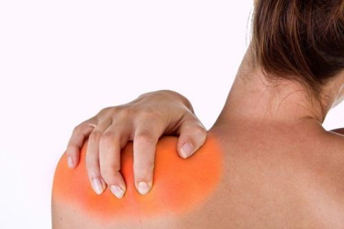Nguyên nhân và Triệu chứng của bệnh Viêm Cơ mà bạn nên biết 1 Người viêm cơ thường có triệu chứng tấy đỏ, đau nhức cơ