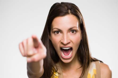 Viêm Cơ Má là gì? Triệu chứng, nguyên nhân và cách điều trị 2 Nói quá nhiều khiến các cơ má phải co giãn liên tục không nghỉ và bị đau, sái