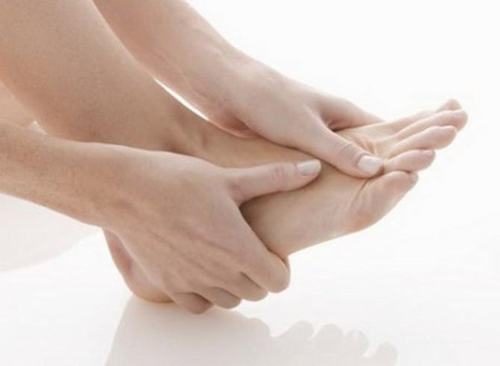 Viêm Gân Cơ Duỗi khớp gối: Nguyên nhân, triệu chứng, cách điều trị 1 Viêm gân khớp gối gây tê ngón chân