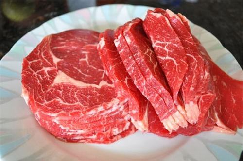 Thịt đỏ là một trong những loại thực phẩm giàu nhiều dinh dưỡng vì thế đây được coi là điều kiện cho các polyp mũi phát triển