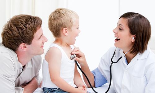 Bạn nên đưa trẻ đi khám sức khỏe định kỳ để tránh các bệnh về viêm đường hô hấp