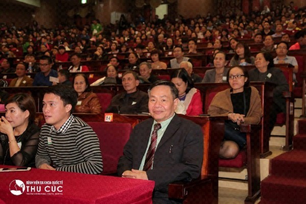 Người dân tại tỉnh Bắc Ninh nô nức chụp ảnh cùng các nghệ sĩ nổi tiếng Xuân Hinh, Vân Dung, Công Lý...