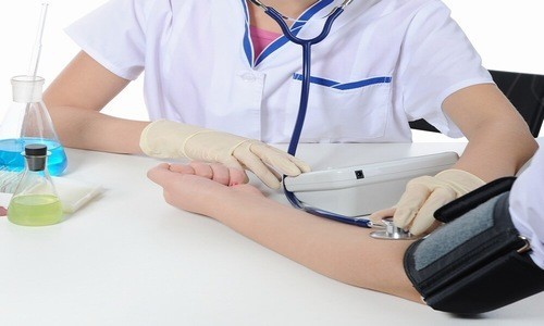 Triệu Chứng: Nhận biết huyết áp lúc tăng lúc giảm qua các dấu hiệu