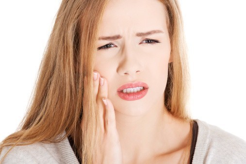 Khi mọc răng khôn người bệnh thường có cảm giác đau đớn