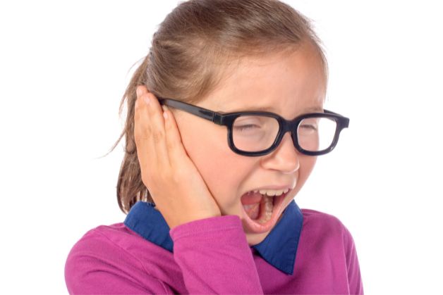 Bệnh lý về tai gây nên đau đớn cho trẻ