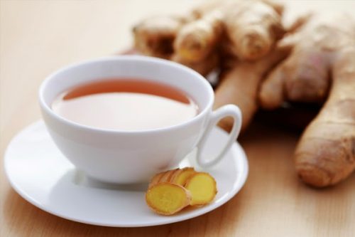 Dùng củ gừng tươi là một trong các cách chữa ăn không tiêu