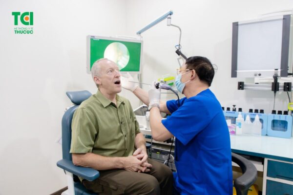 Tái khám sau phẫu thuật viêm xoang thường xuyên theo lịch hẹn của bác sĩ