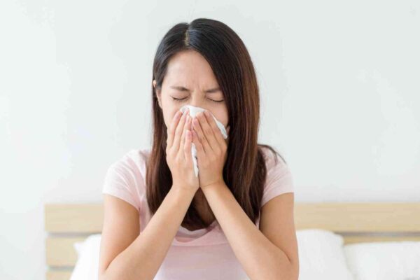 Nhận biết viêm đa xoang mạn tính qua tình trạng đau nhức xoang, sổ mũi, giảm khướu giác...