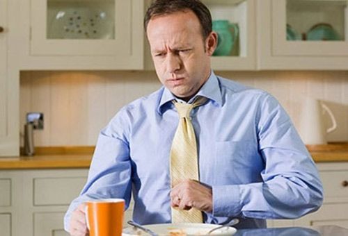 Ợ hơi, ợ chua là một trong những triệu chứng của viêm loét dạ dày