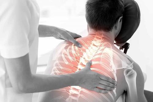 Tới bệnh viện để thăm khám và kiểm tra ngay nếu tình trạng đau lưng càng ngày càng chuyển biến xấu.