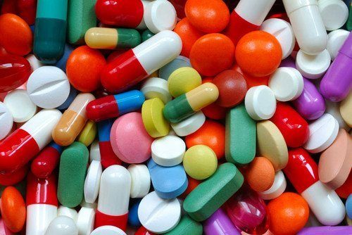 Việc sử dụng thuốc kháng sinh dài ngày là một trong các nguyên nhân gây bệnh đường ruột
