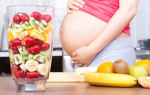 Tình trạng axit bị đẩy lên thực quản gây ra tình trạng trào ngược dạ dày thực quản ở bà bầu.