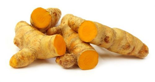 Có nhiều loại nghệ như: nghệ vàng, nghệ đỏ, nghệ đen, nghệ trắng, trong đó củ nghệ vàng được coi là vị thuốc giúp chữa nhiều bệnh. Từ lâu trong dân gian, những tinh chất có trong củ nghệ vàng thường được dùng để chữa lành những vết thương, liền sẹo, trị bỏng… Còn một bệnh có thể được hỗ trợ chữa trị bằng củ nghệ vàng, đó chính là chứng trào ngược dạ dày thực quản. Các nghiên cứu y học khẳng định trong nghệ vàng có chứa những hoạt chất giúp hỗ trợ đường tiêu hóa, thúc đẩy quá trình co bóp và không tiết ra acid. Hoạt chất Curcumin trong nghệ vàng giúp ngăn chặn viêm nhiễm, ức chế được các nguyên nhân gây triệu chứng trào ngược dạ dày thực quản. Cũng phải nói đến tính chất chống oxy hóa cao của củ nghệ, loại bỏ các chất độc hại trong cơ thể.