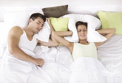 Nghiến răng khi ngủ ảnh hưởng đến giâc ngủ của người bên cạnh