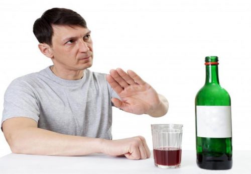 Rượu bia và các loại đồ uống chứa cồn gây ta các triệu chứng rối loạn tiêu hóa hay viêm đại tràng, loét dạ dày…