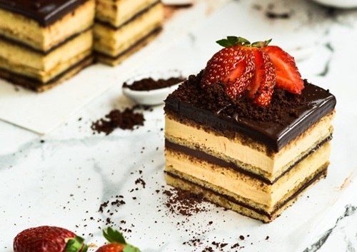 bánh mì, cơm tấm là thực phẩm người bệnh trĩ cần kiêng