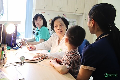 Khi trẻ có dấu hiệu rối loạn nước điện giải cần đưa trẻ đến ngay các cơ sở y tế gần nhất để được thăm khám và điều trị kịp thời.
