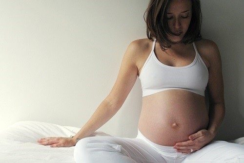 Nguyên nhân bị đau rát khi quan hệ lúc mang thai có thể do sinh lý hoặc bệnh lý