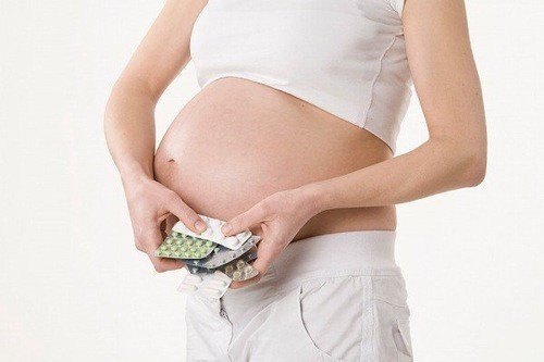 Phụ nữ mang thai không nên sử dụng thuốc kháng sinh