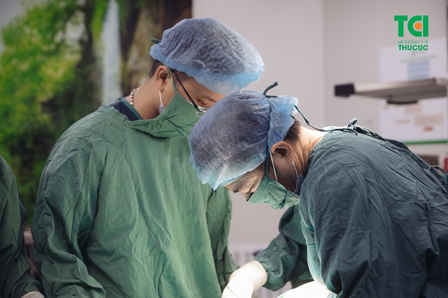 Sau mổ thai ngoài tử cung chị em cần hạn chế vận động mạnh, có chế độ ăn uống, nghỉ ngơi hợp lý