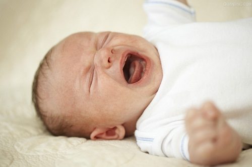 Trẻ sơ sinh dễ mắc xuất huyết dạ dày do sức đề kháng chưa cao, chế độ chăm sóc, ăn uống không hợp lý