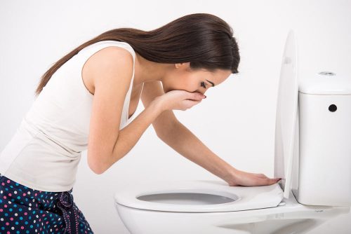 Khi có các triệu chứng nghi ngờ bị viêm loét dạ dày, bạn cần đi khám bác sĩ tiêu hóa càng sớm càng tốt.