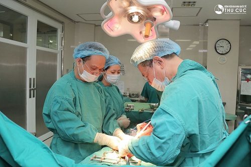 Khi thấy có các triệu chứng của bệnh trĩ, người bệnh cần chủ động đi khám càng sớm càng tốt để được chẩn đoán đúng và điều trị kịp thời, tránh những biến chứng xấu.
