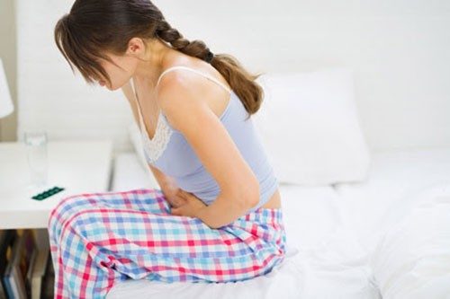 Đau bụng dưới và hậu môn khiến người bệnh cảm thấy khó chịu, đau đớn