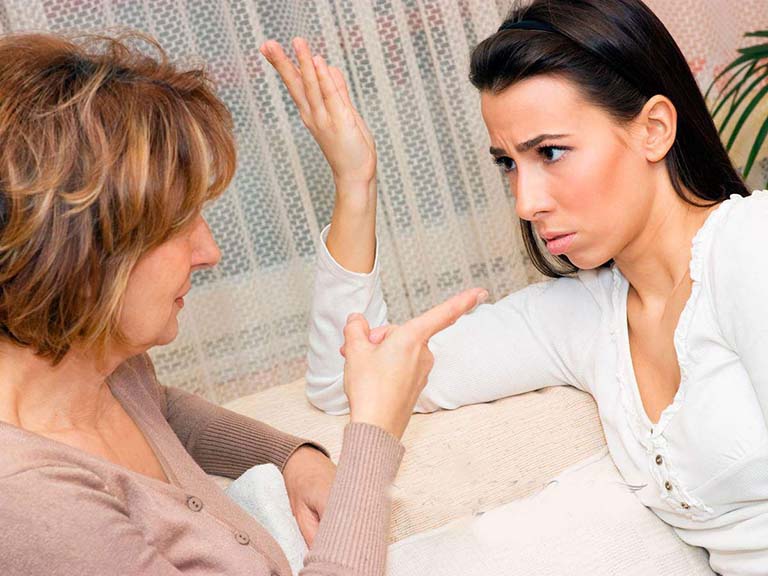 Chị em có xu hướng khó tính, nhạy cảm hơn khi gần đến ngày
