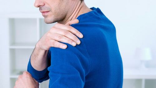 Đau cơ dạng thấp thường xảy ra tại các vị trí cổ, vai, cánh tay, bẹn ảnh hưởng nhiều đến hoạt động thường nhật của người bệnh
