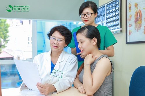 Người bệnh cần đi khám và tuân thủ theo đúng phương pháp điều trị của bác sĩ để cải thiện sớm bệnh