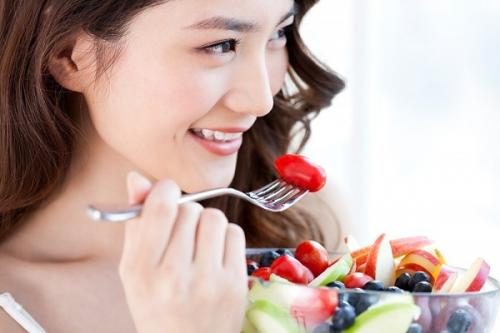 Để phòng bệnh trào ngược dạ dày thực quản, người bệnh cần thay đổi chế độ ăn uống và sinh hoạt hàng ngày