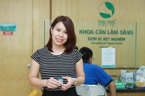 Mẹ bầu cần kiểm tra nước tiểu định kỳ theo chỉ định để phát hiện sớm, xử trí kịp thời.
