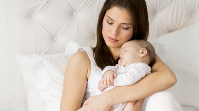 Sản dịch hết rồi lại ra có thể do mẹ hoạt động quá sức