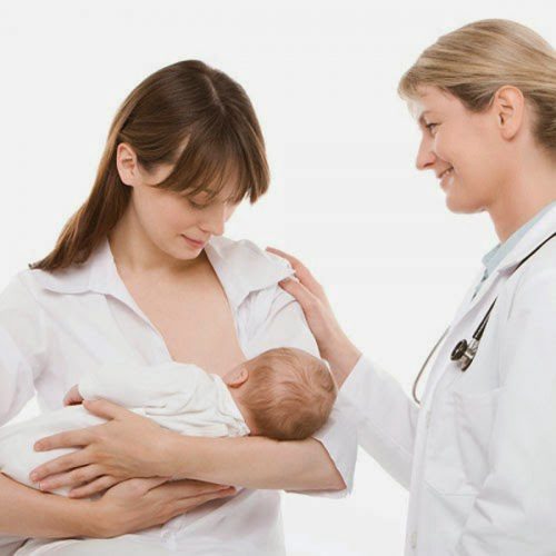 Người mẹ ăn uống không khoa học, lành mạnh là một trong những nguyên nhân gây táo bón ở trẻ.