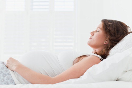 Nếu chủ quan không điều trị, viêm lộ tuyến cổ tử cung khi bầu bí có thể gây những ảnh hưởng lên mẹ và thai nhi. 