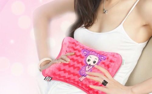 Làm nóng bụng bằng việc chườm nóng sẽ giúp làm giảm cơn đau dạ dày hiệu quả