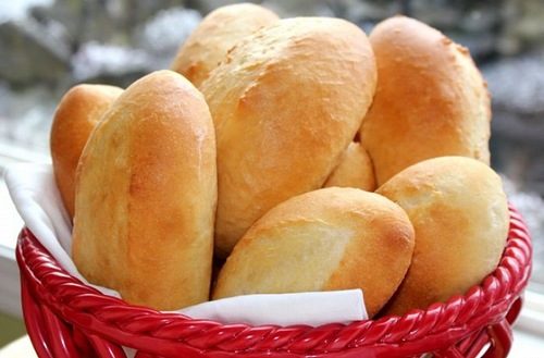 Có nên ăn bánh mì khi bị đau dạ dày không là thắc mắc chung của nhiều người