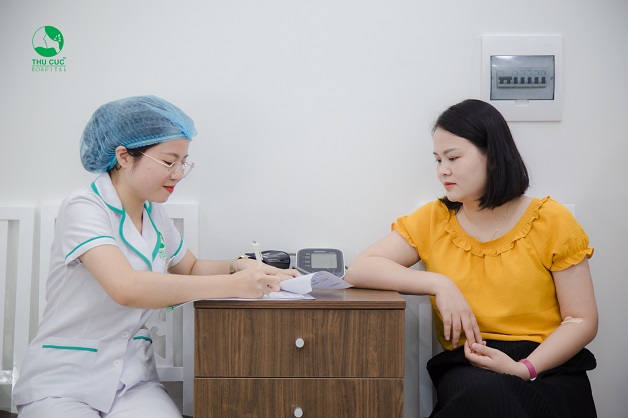 Khi có dấu hiệu ra máu trước kinh nguyệt - tốt nhất nên đi khám, tìm nguyên nhân để có chỉ định điều trị thích hợp