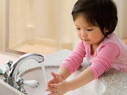 Để phòng tránh bệnh lây qua đường tiêu hóa, đặc biệt ở trẻ nhỏ cần chú ý vệ sinh cá nhân sạch sẽ