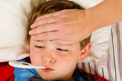 Thông thường sau khi tiếp xúc với người bệnh từ 6 - 9 ngày trẻ bắt đầu có biểu hiện của bệnh.