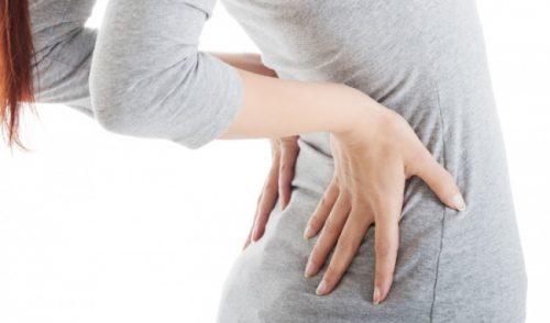 Vặn lưng khi mỏi không đúng cách hoặc quá lạm dụng thói quen này có thể gây ra rất nhiều nguy cơ cho hệ cơ xương khớp Vặn lưng khi mỏi
