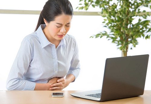 Đau thượng vị là triệu chứng thường gặp của các bệnh ở dạ dày như viêm loét dạ dày tá tràng, đau dạ dày...