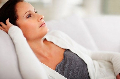 Chảy máu đau rát sau khi quan hệ là một trong những dấu hiệu.
