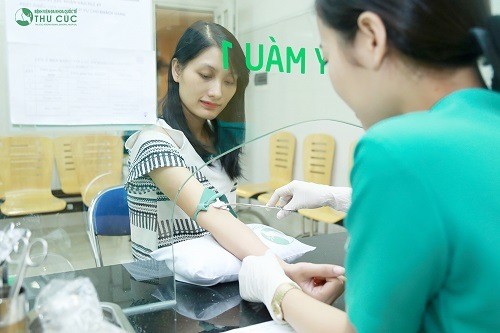 Dù là nguyên nhân gì, mẹ bầu cũng nên đi khám, kịp thời kiểm tra, để xác định chính xác và có biện pháp khắc phục