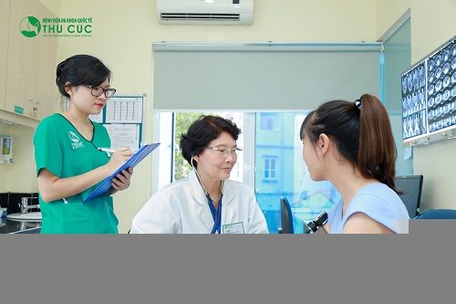 Người bệnh cần đi khám để được chẩn đoán chính xác tình trạng sức khỏe, từ đó có biện pháp điều trị phù hợp