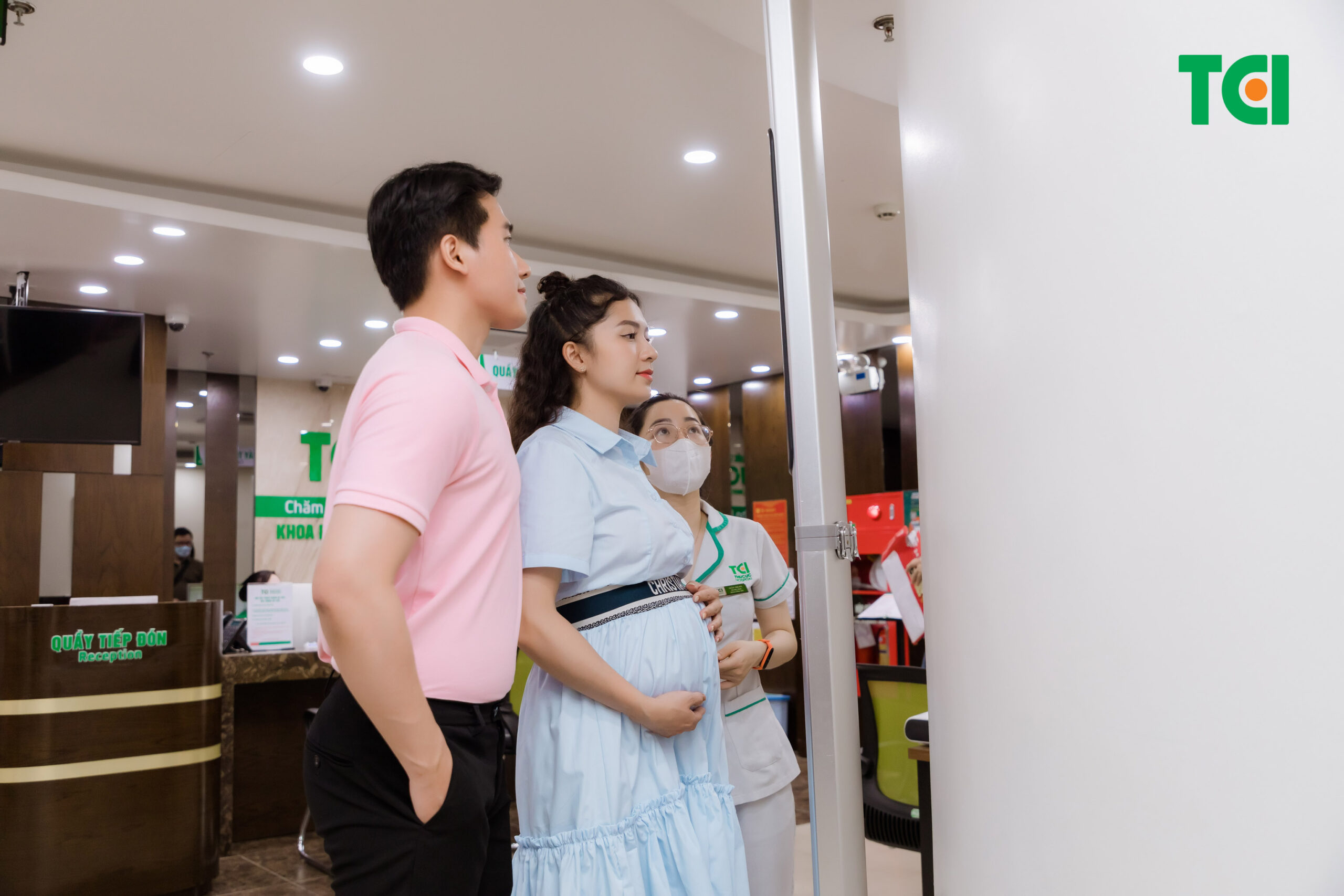 Trọng lượng mẹ tăng trong quá trình mang thai có thể là nguyên nhân dẫn đến đau xương mu