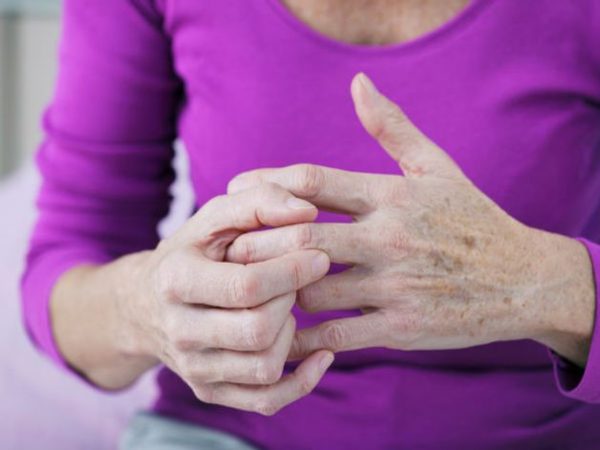 biểu hiện ngón tay bị sưng đỏ đau nhức